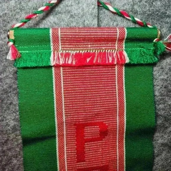 Holiday Wall Hanging PEACE Vintage Red/ Green 16"L x 5.5"W Made In GUATAMALA - Picture 2 of 9